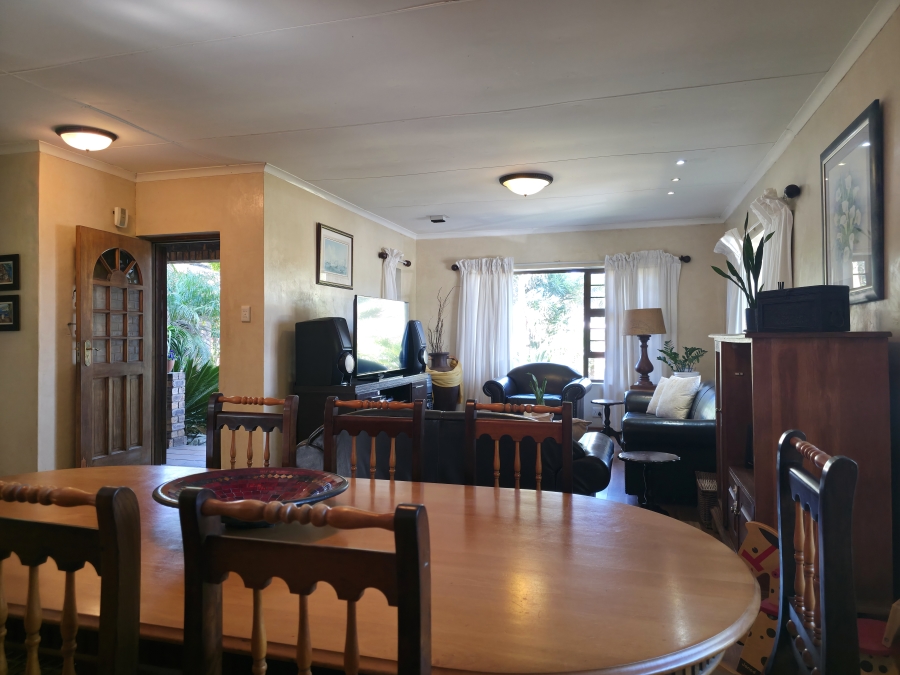 4 Bedroom Property for Sale in Wavecrest Eastern Cape